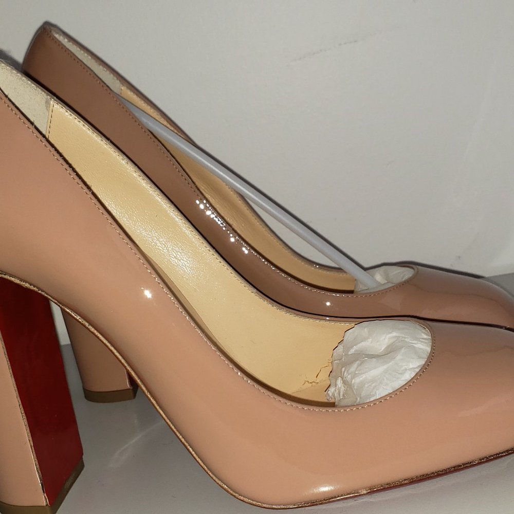 NWT Christian Louboutin Nude Patent Heels